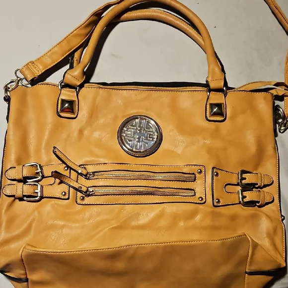 Elegant Tan Tote Bag - Picture 2 of 3